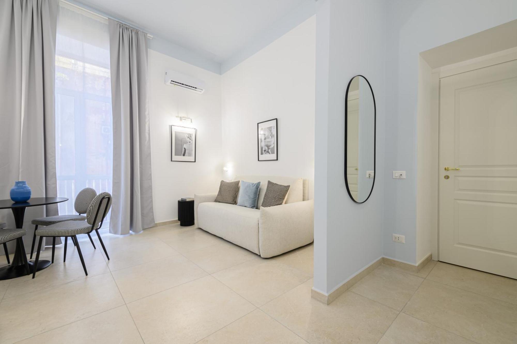 Into Mann Hotel Napoli Bagian luar foto
