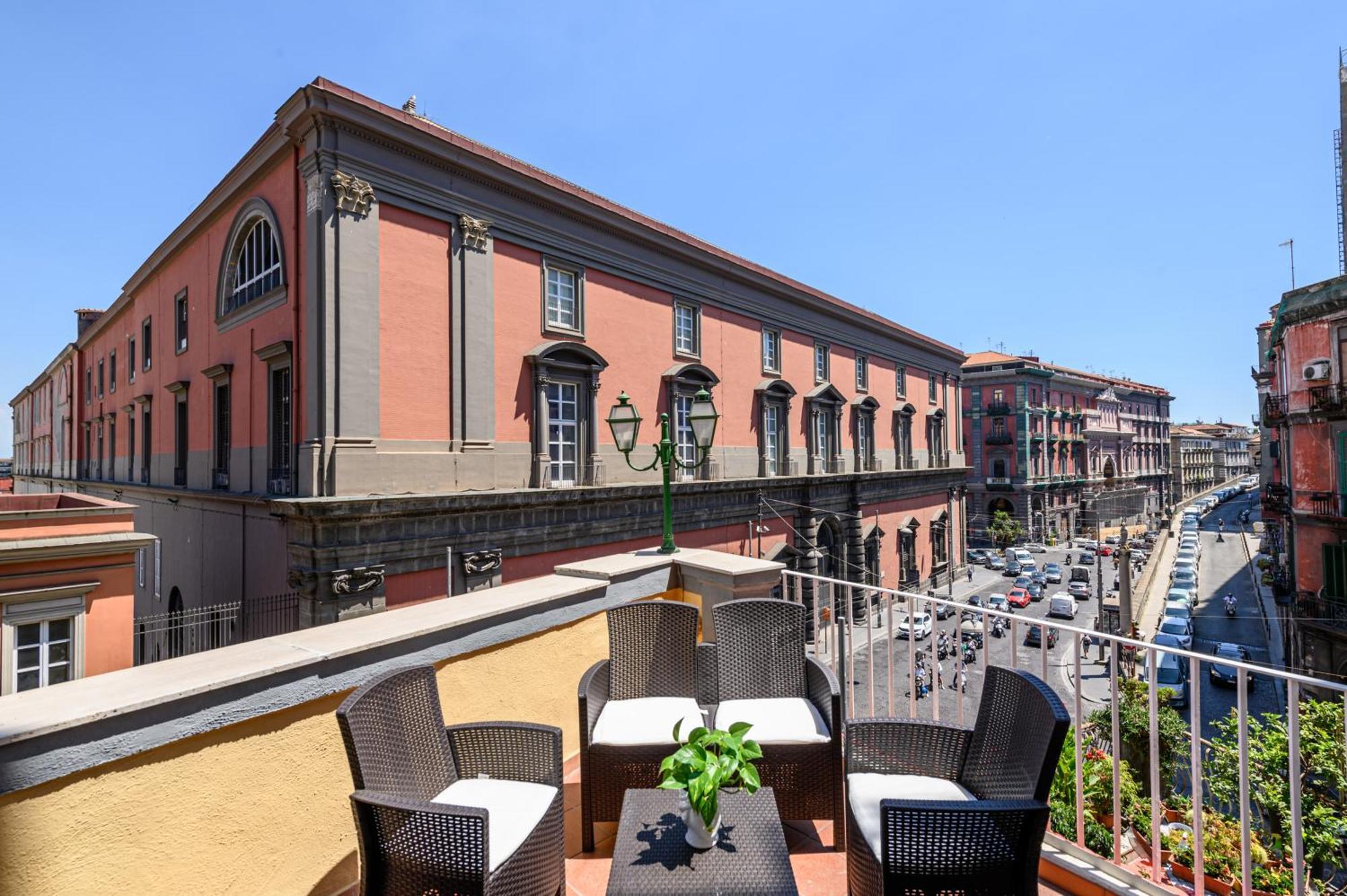 Into Mann Hotel Napoli Bagian luar foto