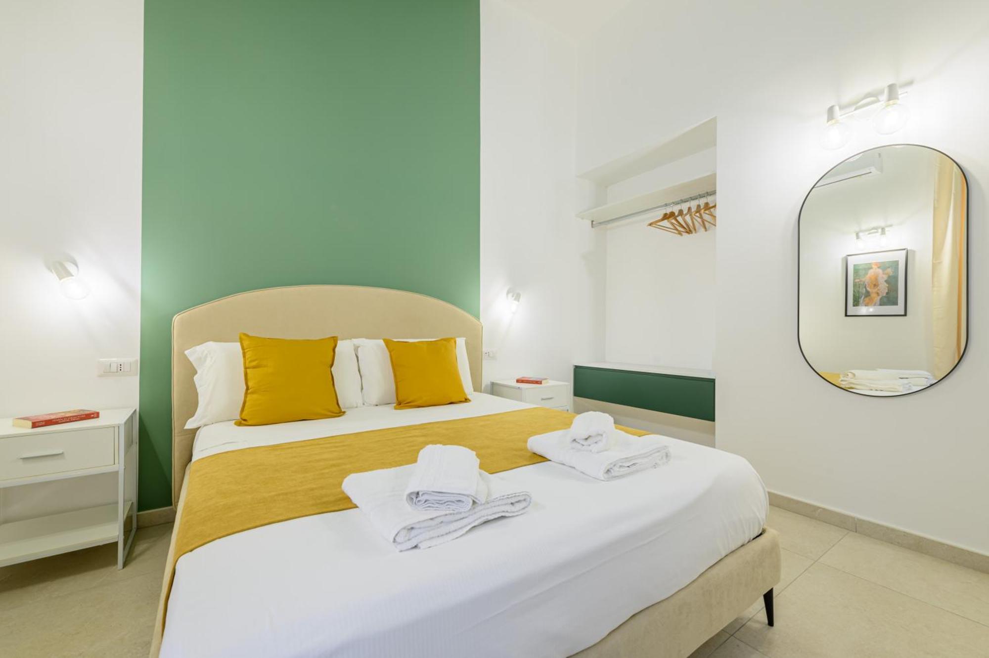 Into Mann Hotel Napoli Bagian luar foto